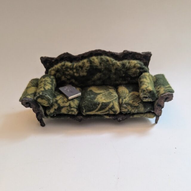 🏡 This couch was one of the more difficult items to make for my dollhouse! I really wanted to have a delicate and ornate piece to contrast some of the more modern stuff. My solution was to "sculpt" the illusion of detail with a gel medium you're supposed to add to paint. Otherwise it's cardboard with sponge cushions and a hand-sewn textured back. The guitar and amp are 3D printed and hand-painted. I also added some paper stickers to them.

#dollhouse #dollhousemakeover #miniatures #dollhousedecor #upcycle #handmadecrafts #dıy #montanaartist