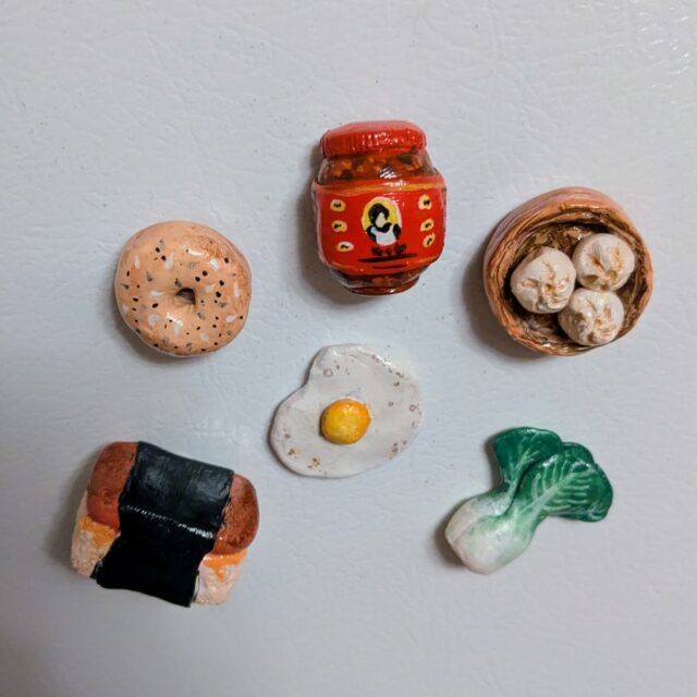 I made these clay magnets for my sister's fridge for Christmas! While they may seem a bit random, I was trying to make her favorite foods or foods I associate with her. I'm especially happy with how the Lao Gan Ma jar turned out since she's obsessed with that stuff :)
(I also made a magnet of my cat for my own fridge)

 #handmadecrafts #handmade #dıy #montanaartist #clayart #clayminiatures #minitaturepainting #minitatures
