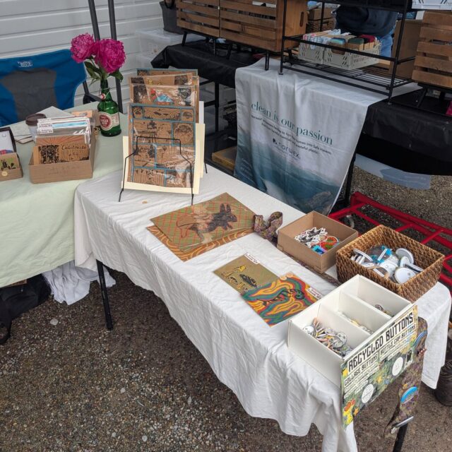🍉 🐌 🌼 Visit us this Saturday (7/18) at the Lakeside Farmer's Market!🍓🐞🍉
Hours are 9am to 1pm and I will be selling everything from lino prints and cards, upcycled clothes & jewelry, hand beaded earrings, hairclips, and bangles, to holographic illustrated stickers and collaged buttons!
#farmersmarketseason #farmersmarketsnearme #linoprinting #lakesidefarmersmarketmt #graphicdesigner #upcycled #tshirtdesign #beadingaddict #handmadecrafts #handmadejewelry #illustration #colorfulprints #montanaartist #illustrator