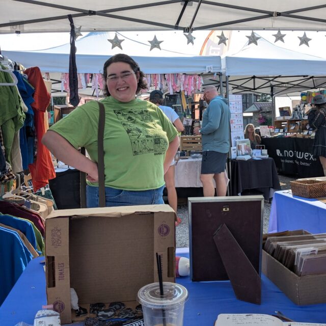 🍓It's time for another Lakeside Farmer's Market you guys!🍓
Come join me this Saturday from 9-1 and check out all the beautiful handmade goods! @lakesidefarmersmarketmt
#lakesidefarmersmarket #farmersmarketseason #linoprinting #farmersmarketsnearme #farmersmarkets #linoprintingfabric #upcycledfashion #beading #handmadecrafts #illustration #montanaartist