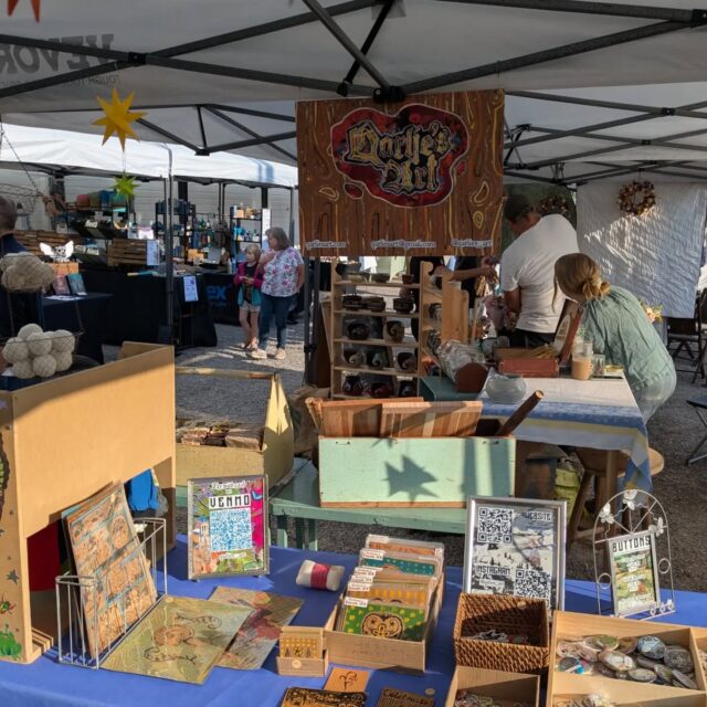 ✴️🐿️Last market of the season!! (for me at least)🐿️✴️
Come visit my booth at the Lakeside Farmers Market today between 9-1 !
Shop beaded jewelry, upcycled clothes, lino printed goodies, recycled buttons, and vinyl stickers!
@lakesidefarmersmarketmt
#farmersmarkets #upcycled #linoprint #beadedjewelry #vynilstickers